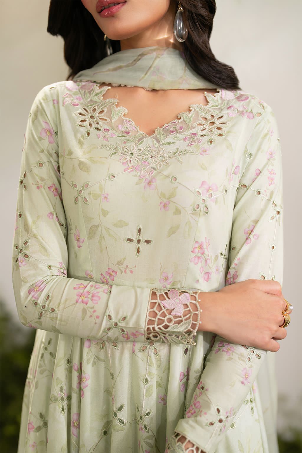 IZNIK Unstitched 3Pcs Lawn Suit